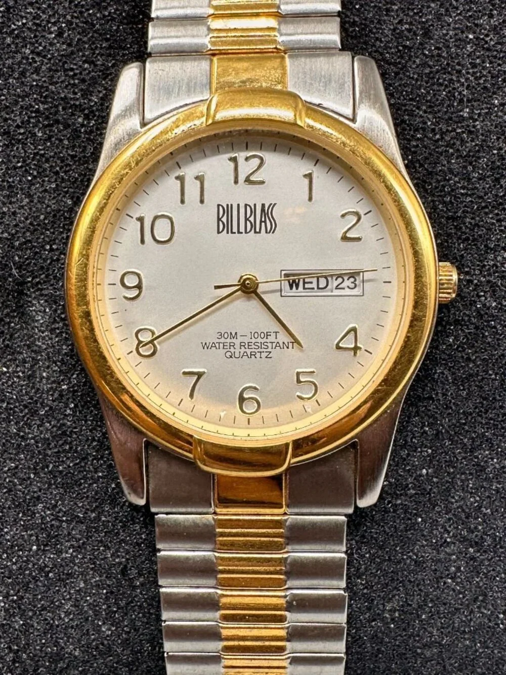 3/$30 VTG. Bill Blass Watch Silver Gold Two Tone Day Date Stretch Band